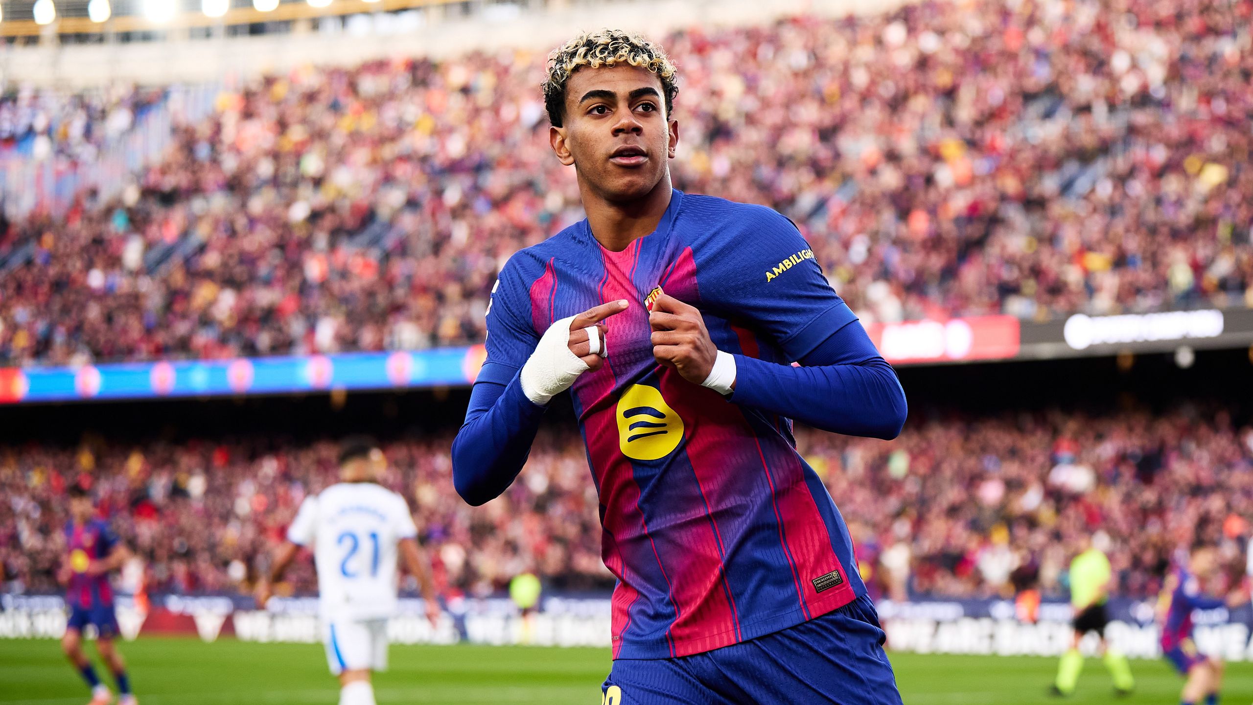 Olmo y Lamine hacen olvidar Stamford Bridge y ponen al Barça líder de la liga