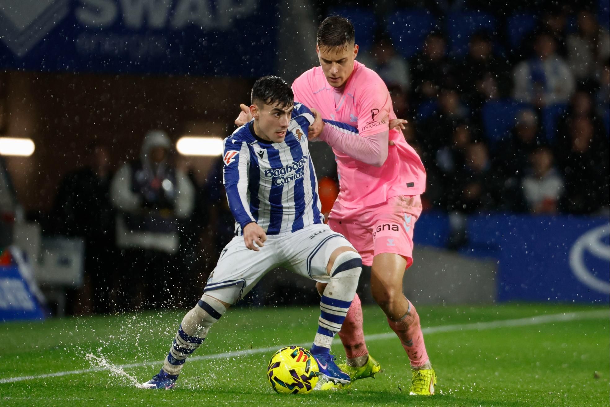 2b7a8e4b-d59a-4cc7-922b-1bef15bb3040_source-aspect-ratio_default_0_x983y437